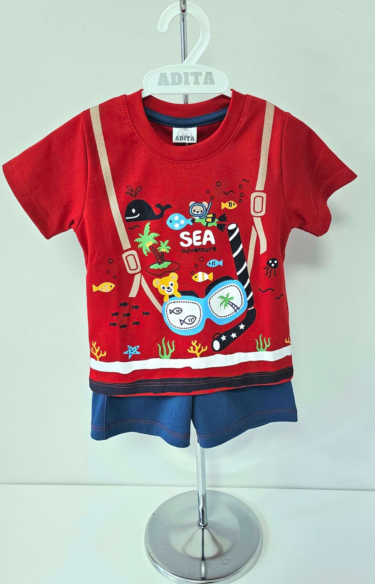 CONJUNTO SEA ADVENTURE POLO C/SHORT EN COLOR ROJO