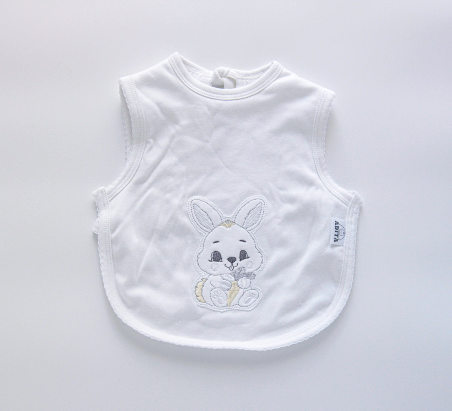 BABERO MANDIL EN COLOR BLANCO