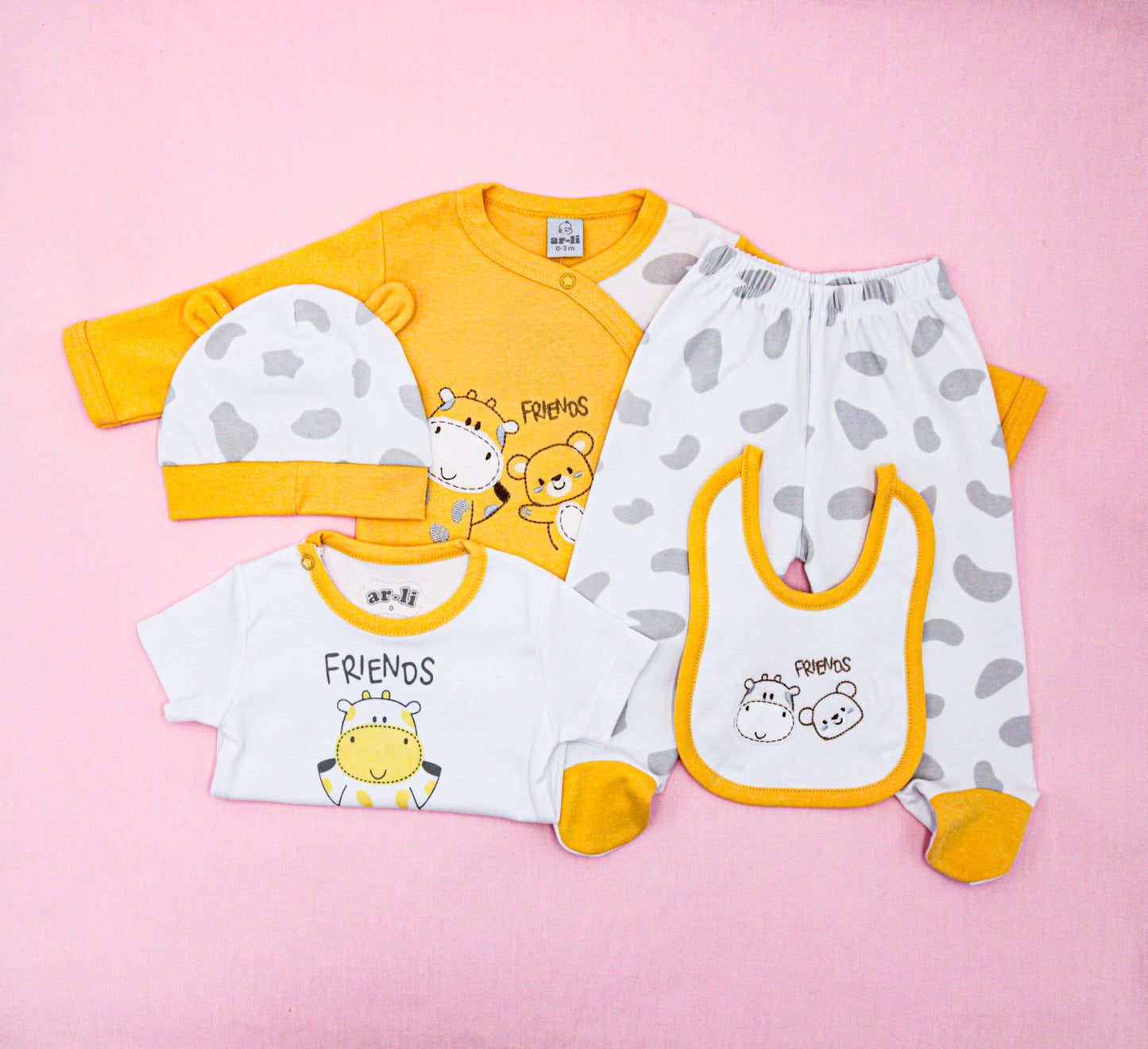 CONJUNTO DE 5PZ VARONCITO FRIENDS