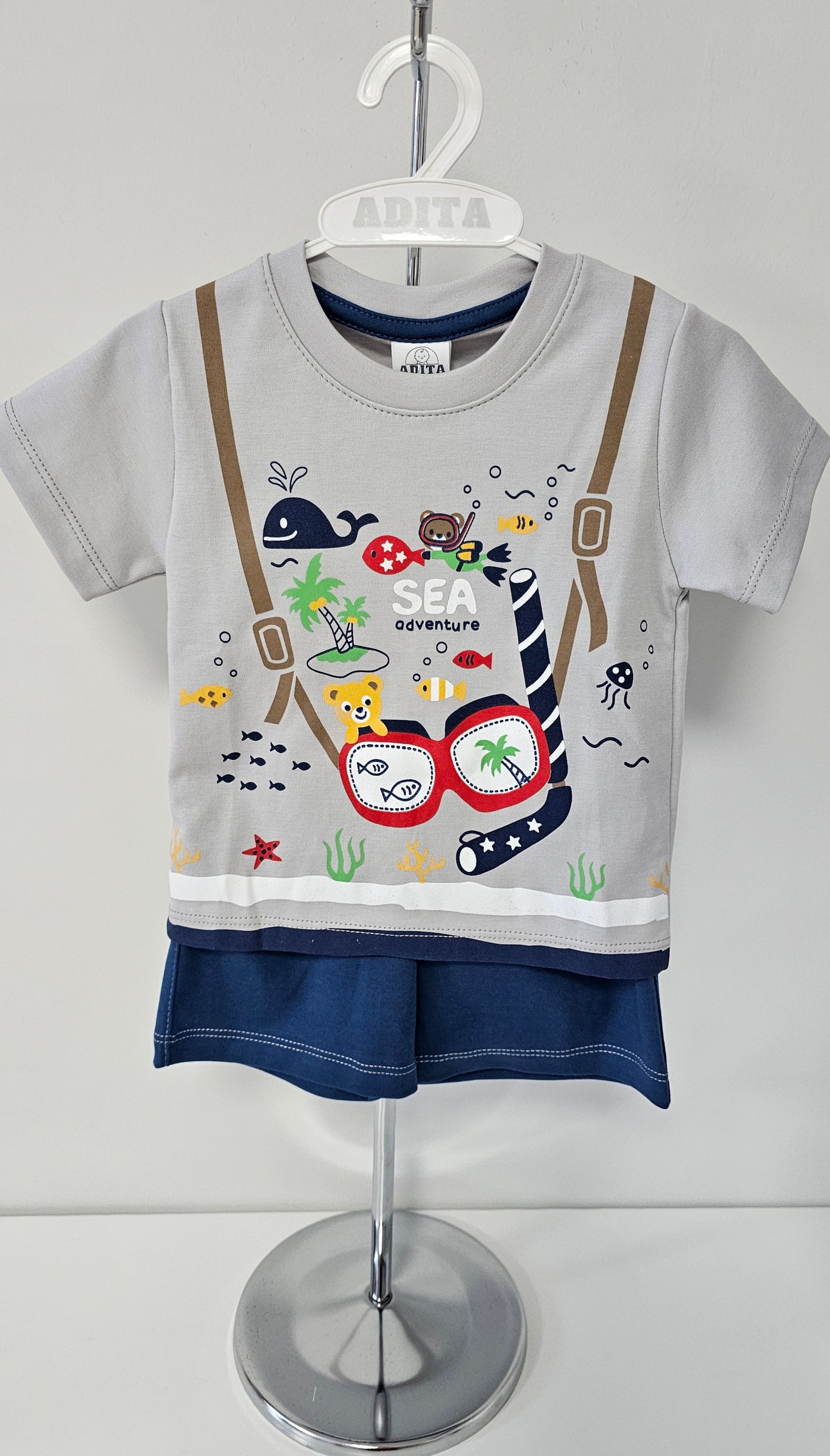 CONJUNTO SEA ADVENTURE POLO C/SHORT EN COLOR PLOMO