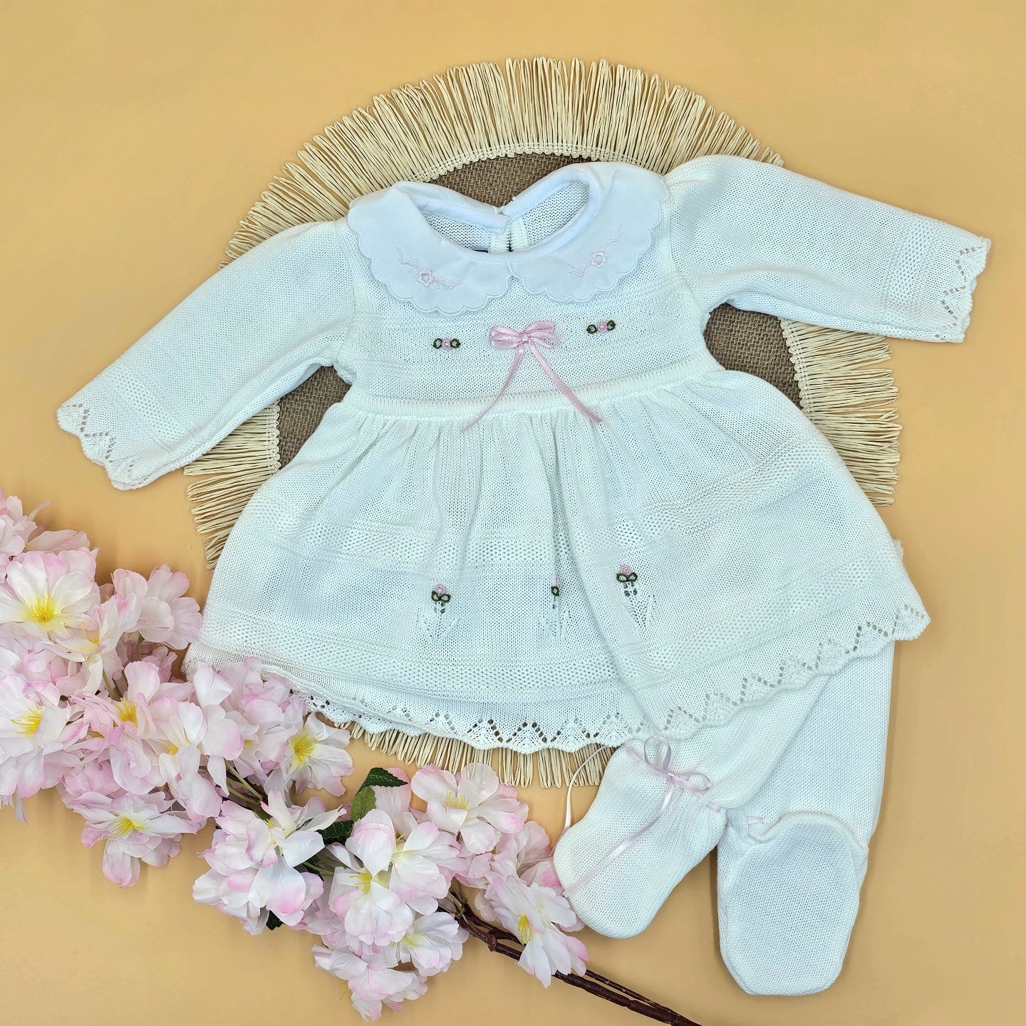 CONJUNTO ROSITAS EN COLOR BLANCO